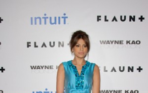 Niebieściutka, skromniutka Eva Mendes