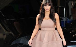 Kim Kardashian i Zoe Saldana w takich samych sukienkach