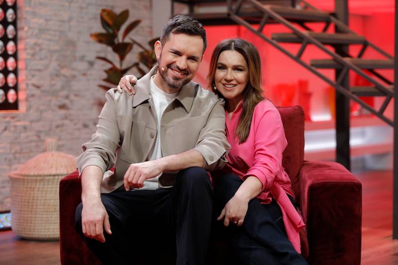 Beata Tadla i Tomasz Tylicki debiutują w “Pytaniu na śniadanie”. Widzowie znów grzmią!