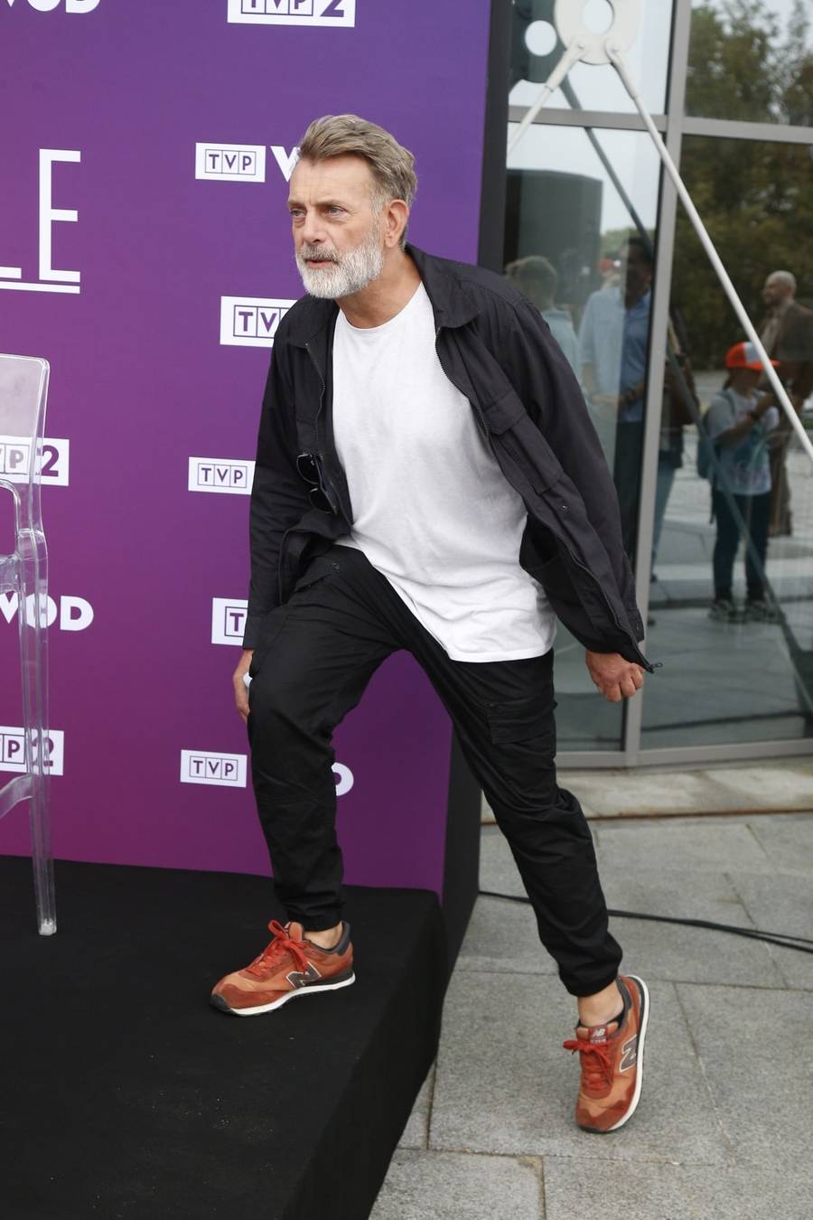 Ogromne emocje na zlocie fanów serialu “Na sygnale”! W uroczym różu Monika Mazur, cały na biało Dariusz Wieteska…