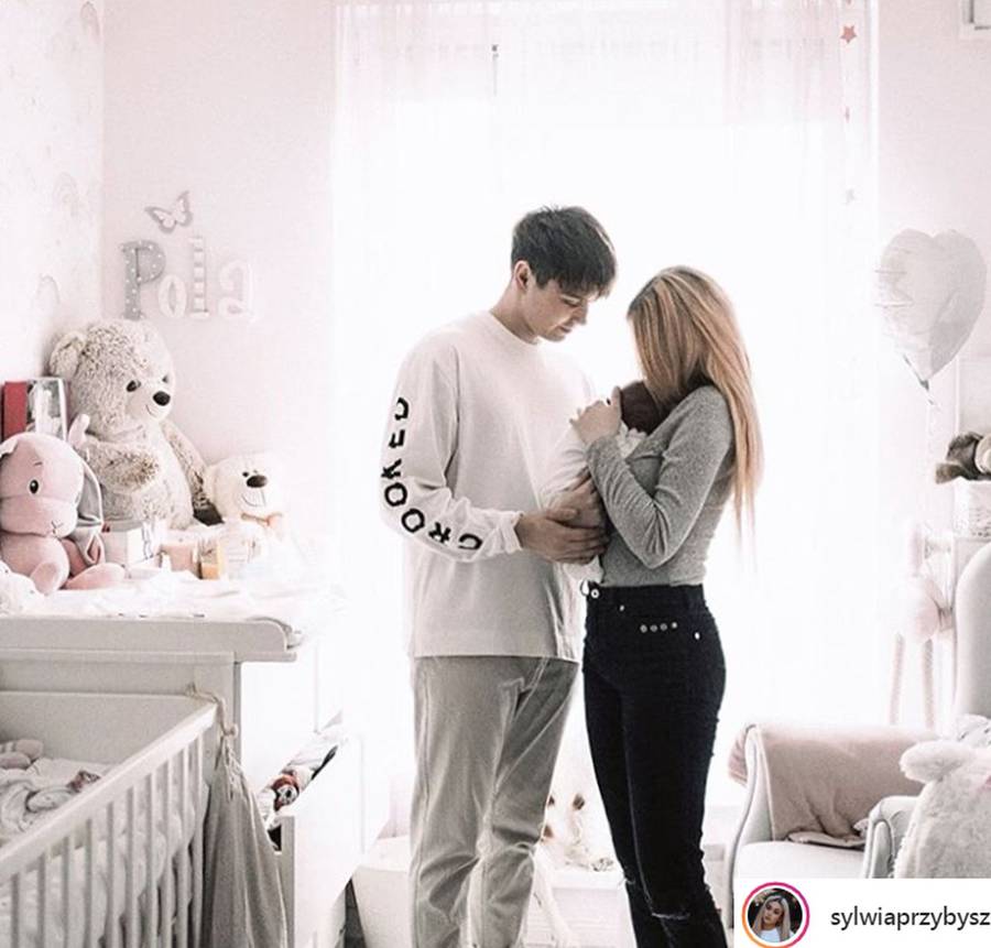 Sylwia Przybysz i Jan Dąbrowski z dzieckiem