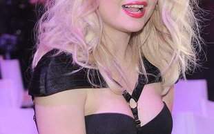 Margaret w prowokującym staniku (FOTO)