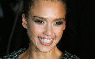 Kto stąpał po czerwonym dywanie w takich butach? (FOTO)