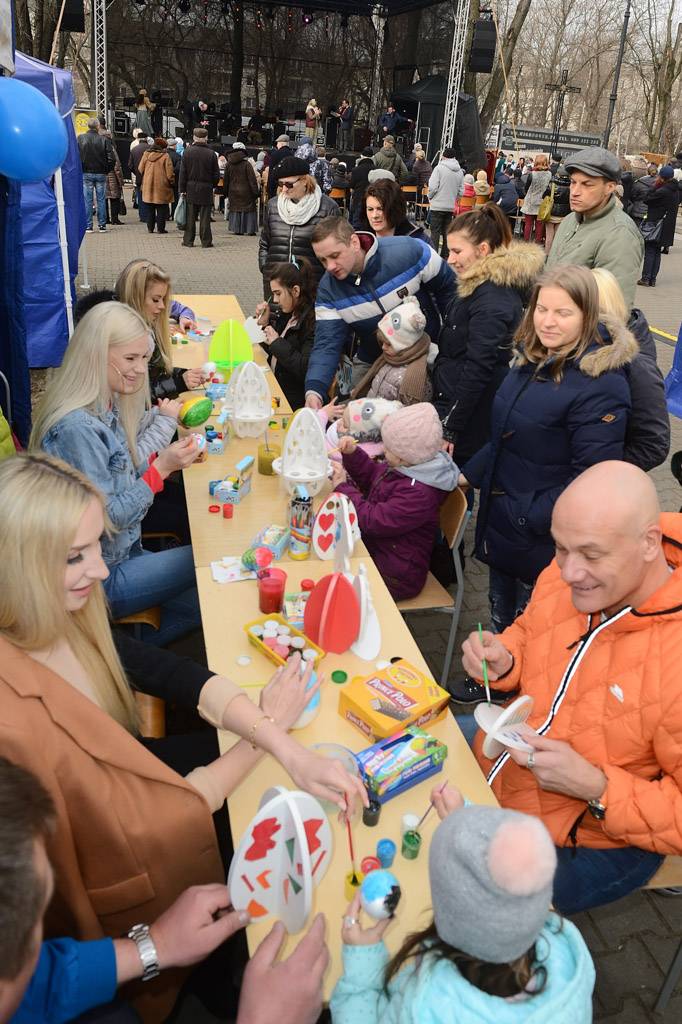 Gwiazdy malują pisanki