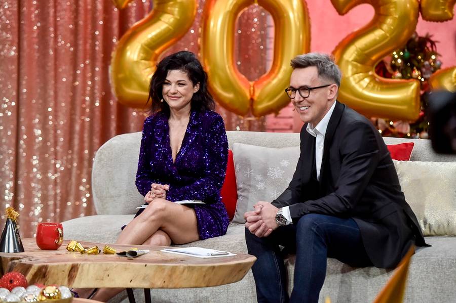 Katarzyna Cichopek wygląda błędnie w tej cekinowej sukience mini w PnŚ (ZDJĘCIA)