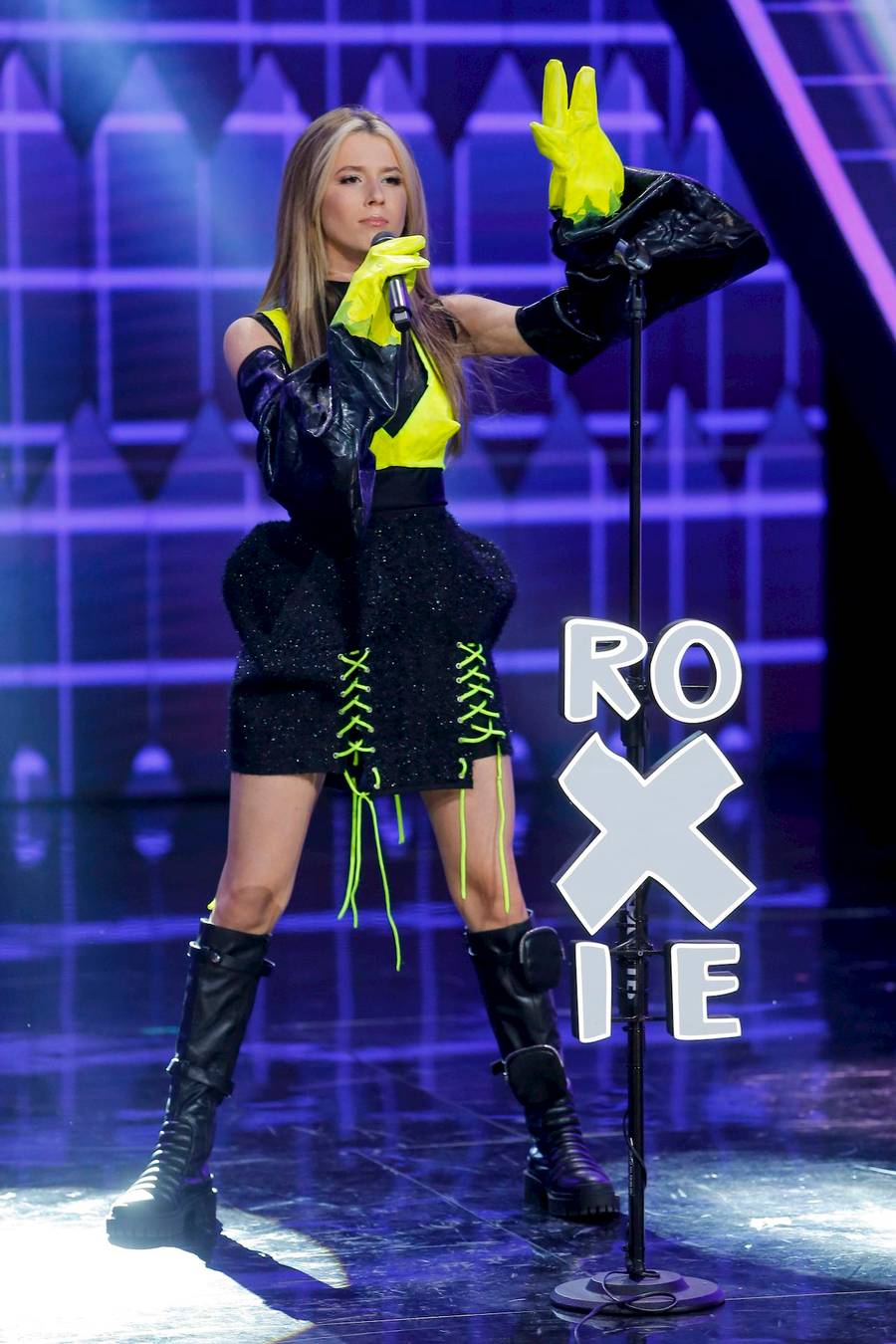 Festiwal w Opolu: kosmiczna kreacja Paulli, czarna suknia Haliny Mlynkovej (ZDJĘCIA)