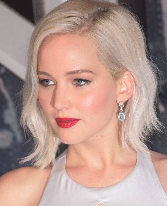 Łupież, doczepy i rozjaśnianie cebulą?  Fryzjerzy zdradzają chorą prawdę na temat włosów gwiazd