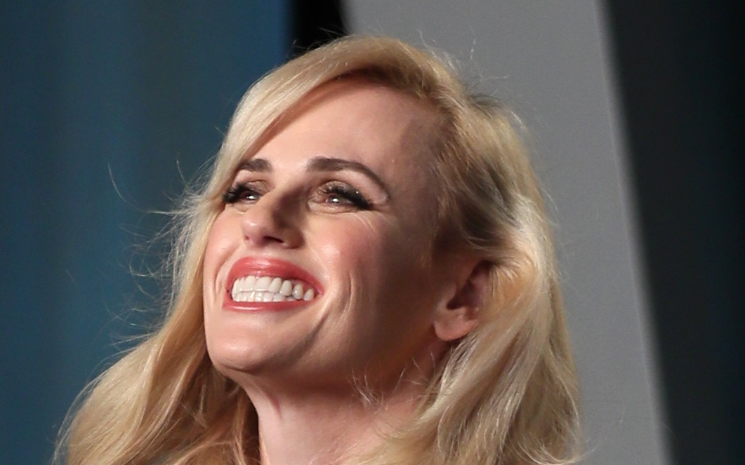 Rebel Wilson właśnie pochwaliła się, że została MAMĄ