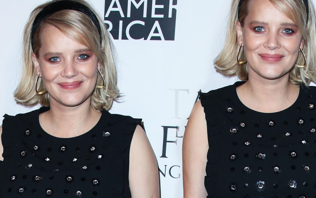 Promienna Kulig na gali eksponuje CIĄŻOWY brzuszek