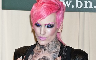 Różowe brwi i Jezus na klacie (FOTO)