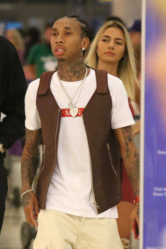 Tyga z blondynka na lotnisku