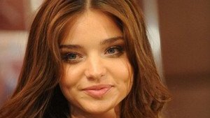 Miranda Kerr kusi innych