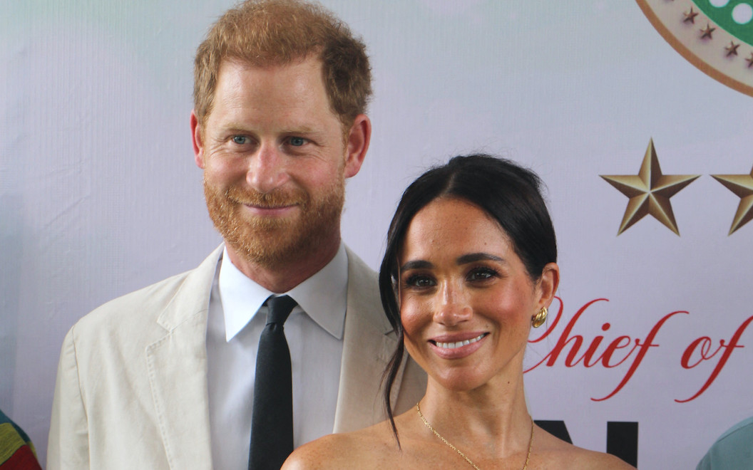 Po sukcesie “prawie królewskiej” wizyty w Nigerii, Meghan i książę Harry dostali kolejne zaproszenie