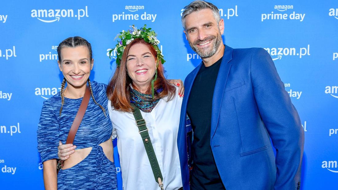 Katarzyna Dowbor, Maciej Dowbor i Joanna Koroniewska pozują na ściance.