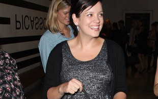 Lily Allen na spacerze z córeczką (FOTO)