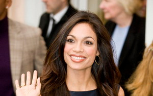 Kusząca Rosario Dawson (FOTO)