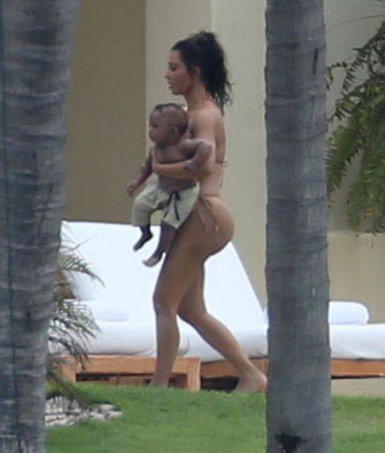 Kim Kardashian nie wychodzi z domu, BO ZMNIEJSZYŁA POŚLADKI!