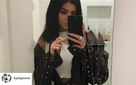 Kylie Jenner nie jest już łatwo ukrywać 4 miesiąc ciąży?