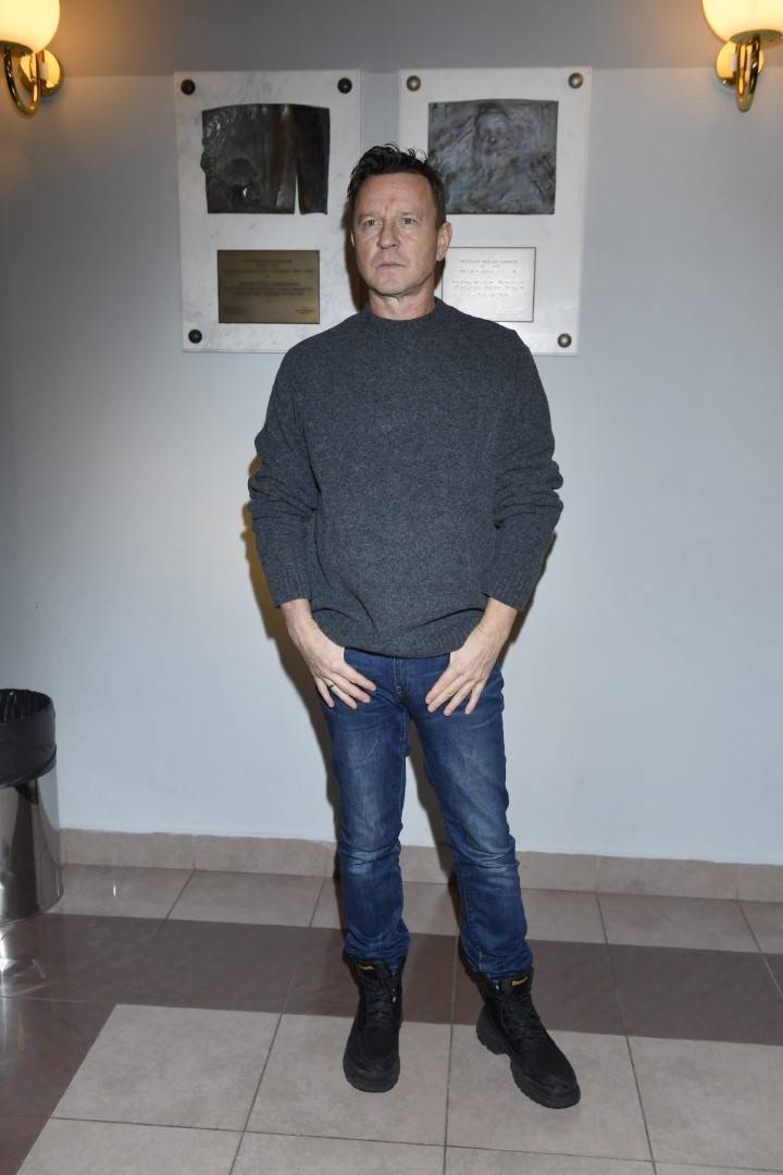 Premiera sztuki “Przebłyski”: Tomasz Karolak, Ewa Kasprzyk w nowej fryzurze, rodzina Olbrychskich…