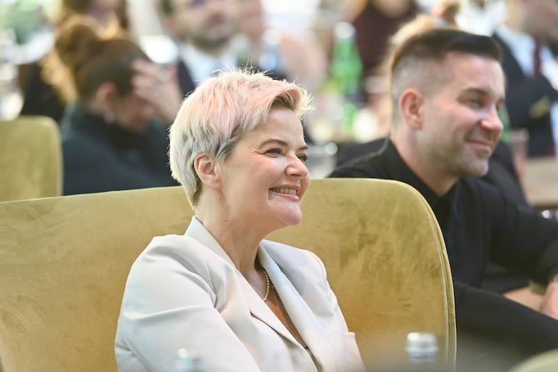 Gwiazdy świętują 20-lecie marki Dr Szczyt. Spójrzcie na jego piękną żonę i córkę