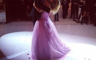 Kaley Cuoco chwali się zdjęciami ze ślubu (FOTO)