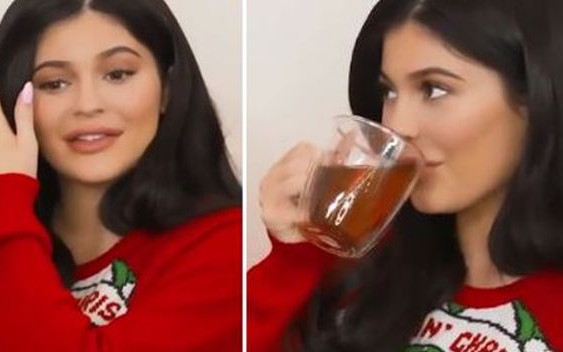 Zobaczcie, jak Kylie Jenner próbuje ukryć brzuch pod świątecznym swetrem