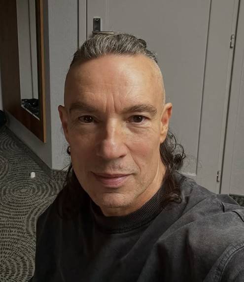 Stachursky mocno schudł i przeszczepił sobie włosy. Tak teraz wygląda