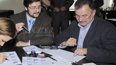 Celebryci na konkursie ładnego pisania (FOTO)