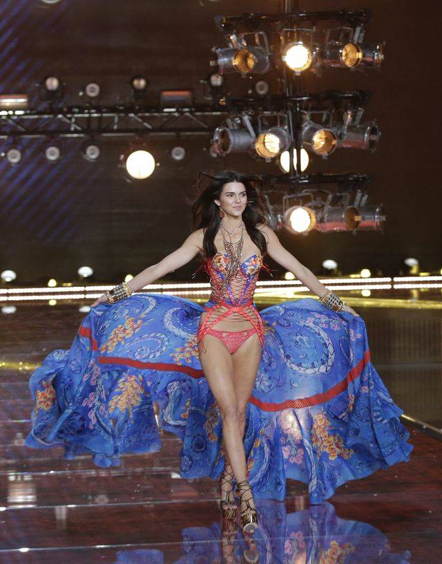 Pety w drinkach to pikuś! Kendall Jenner nie sądziła, że spotka ją coś takiego!