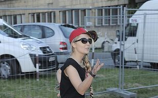 Jak Cleo komunikuje swoje potrzeby fizjologiczne?