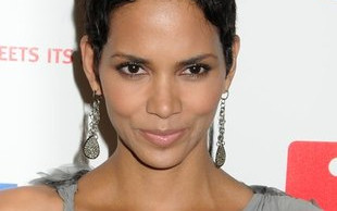 Halle Berry buszuje po sklepach