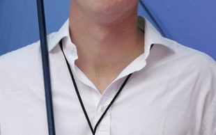 Na widok księcia Harry’ego dziewczyny dostają spazmów