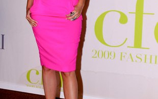 Blake Lively w żarówiastym różu (FOTO)