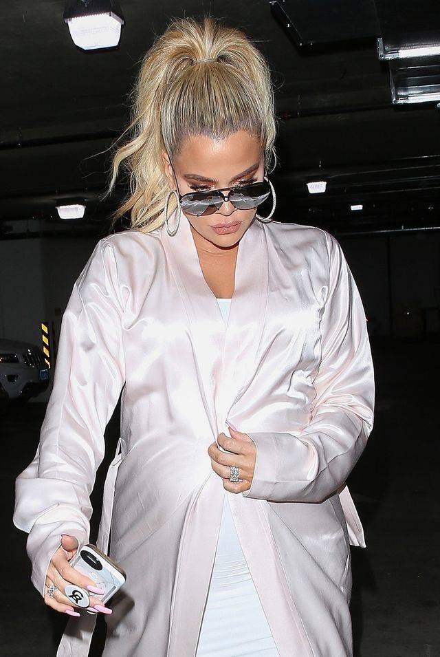 Khloe ryzykuje! Zabójcze szpilki z TAKIM brzuszkiem