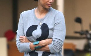 Tyra Banks w dresie i bez peruki (FOTO)