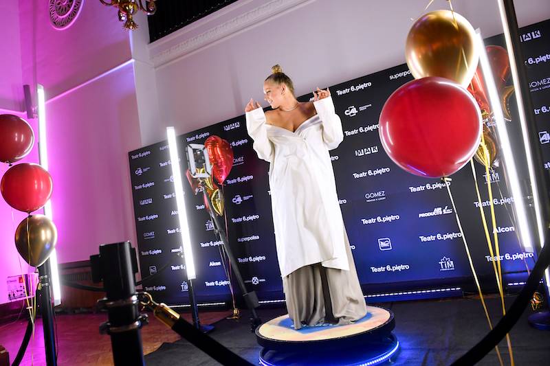 Gwiazdy brylują w teatrze 6. piętro. Rafał Trzaskowski z żoną, Małgorzata Socha z mężem…