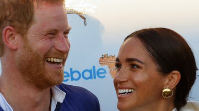 Już są pierwsze zdjęcia z afrykańskiej wycieczki księcia Harry’ego i Meghan [wideo]