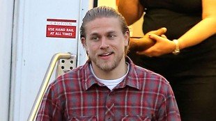 Charlie Hunnam nie zagra Greya. Zagra Króla Artura