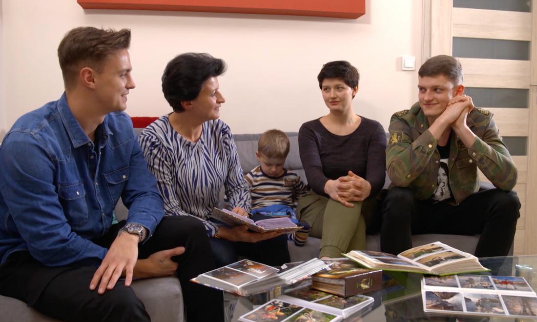 Rafał Jonkisz i Krzysztof Jonkisz na zdjęciu w rodzinnym domu w Rzeszowie. Rodzina Jonkiszów