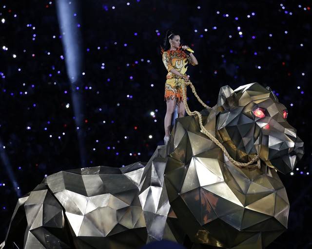 Katy Perry podczas swojego występu na Super Bowl 2015