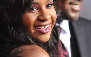 Córka Whitney ze swoim chłopakiem (bratem) na premierze