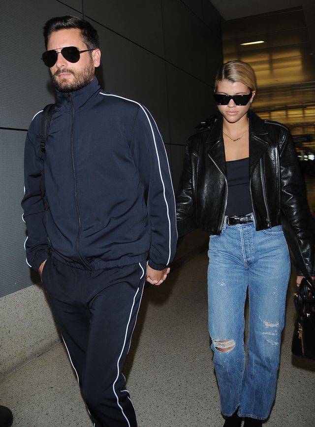 Scott Disick z Sofią Richie za rączkę na lotnisku (ZDJĘCIA)