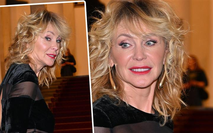 57-letnia Beata Ścibakówna w dopasowanej sukni z prześwitami. Żona Englerta ma nienaganną figurę