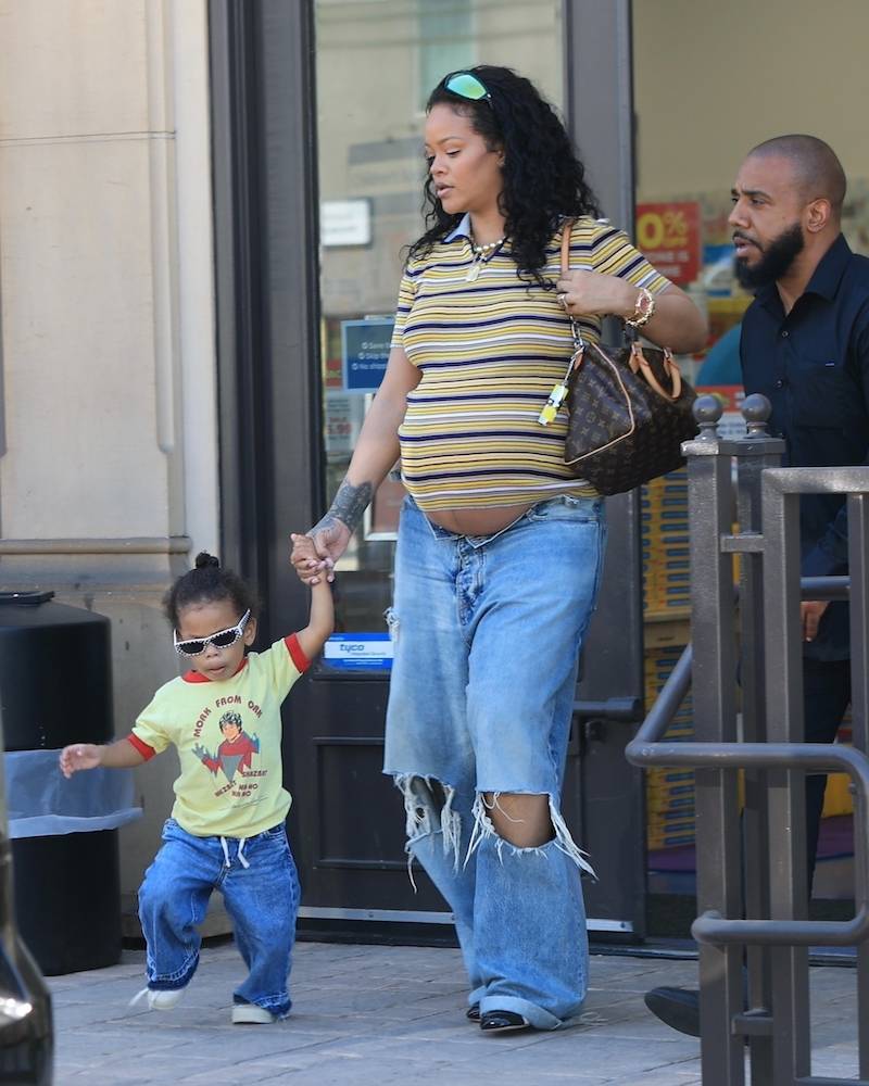 Rihanna na zakupach szkolnych z A$AP Rockym i synami. Trzecie dziecko w drodze! (PAPARAZZI)