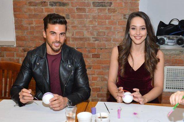 Gwiazdy malują z dziećmi bombki