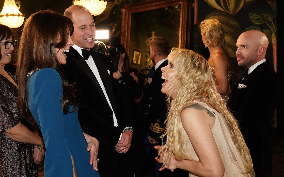 Zjawiskowa księżna Kate zachwyciła efektowną kreacją, bawiąc się na występie Cher