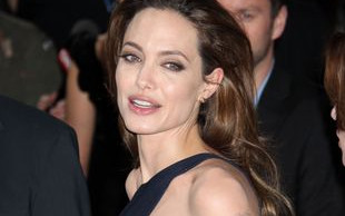 Angelina Jolie nie lubi swojego pierścionka zaręczynowego?