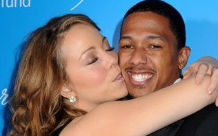 Mariah Carey kryje tłuszczyk pod gorsetem (FOTO)