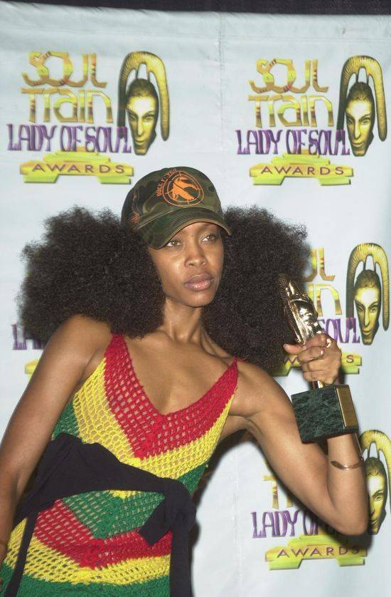 Chwała gwizdom, które jeszcze mają NATURALNE WŁOSY