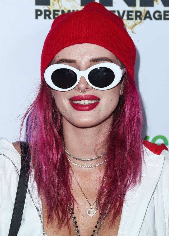 Krzykliwa stylizacja Belli Thorne